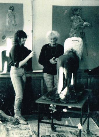 Amanda Hughes-Lubeck with Dame Elizabeth Frink at the Sir Henry Doulton school of sculpture